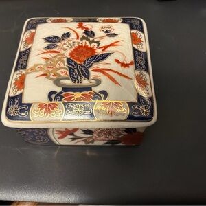 Vintage Imari Ware Japan Signed Porcelain Trinket Box